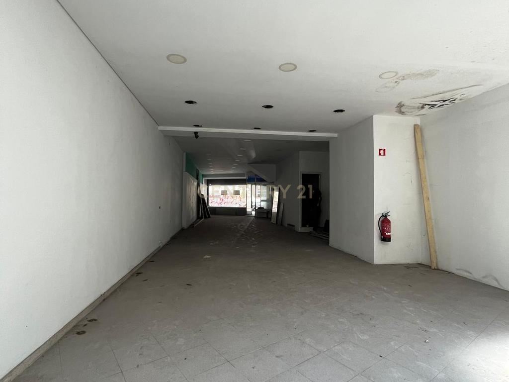 Prédio na Rua de Fernandes Tomás com Projeto Aprovado – Baixa - Centro Histórico - Porto - Image 2
