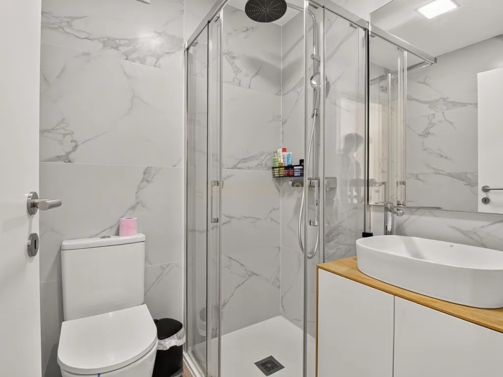 Apartamento Renovado com Vista Panorâmica em Braga - Image 13