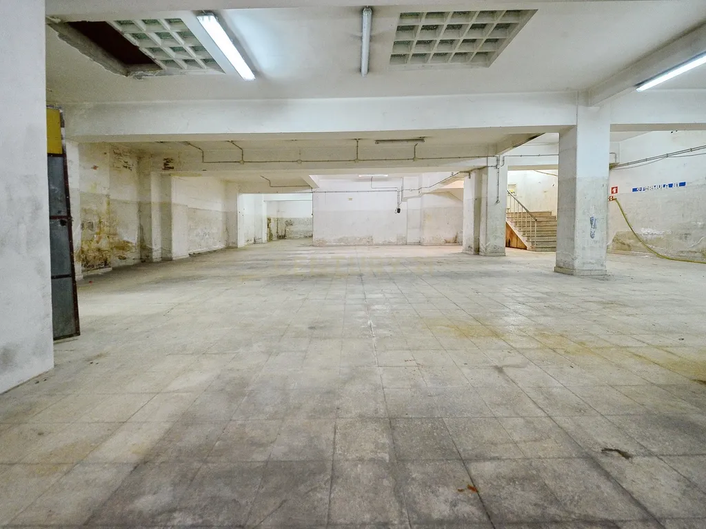 Espaço Comercial na Av. Defensores de Chaves, em Lisboa - Image 14