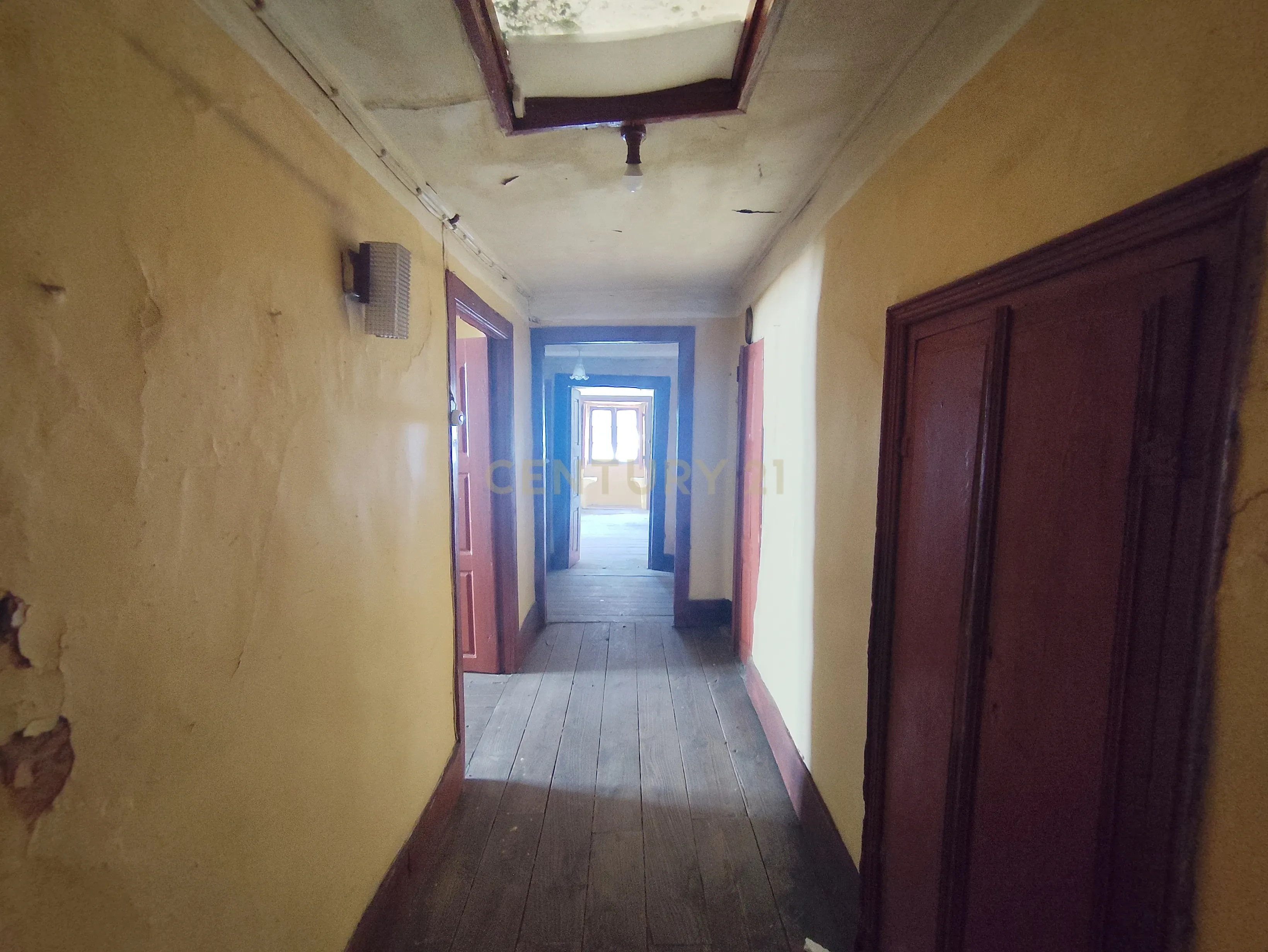 Fotografia 11 de Edifício para Recuperação no Centro de Murça com Vista para a Icónica Porca de Murça