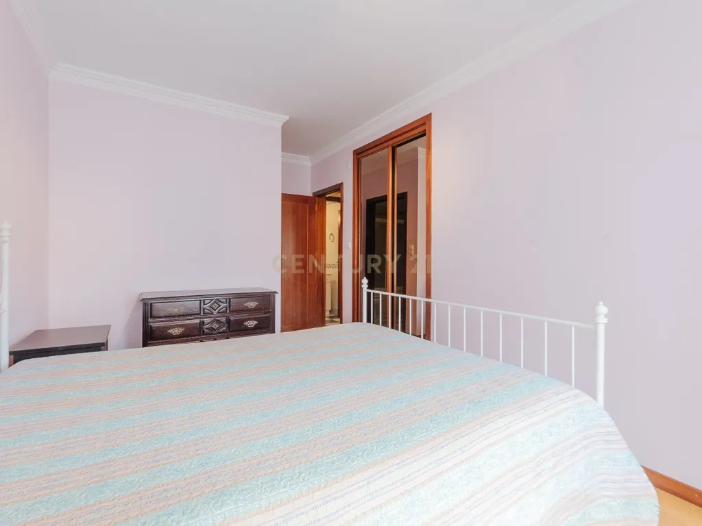 T3 na Ramada | Praça Sara Afonso - Image 24