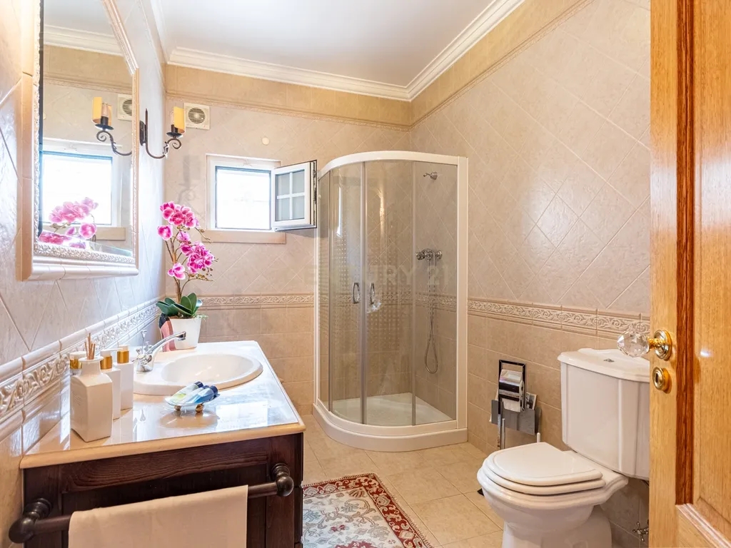 MORADIA T4 - SANTARÉM - Conforto, Elegância e Funcionalidade - Image 21