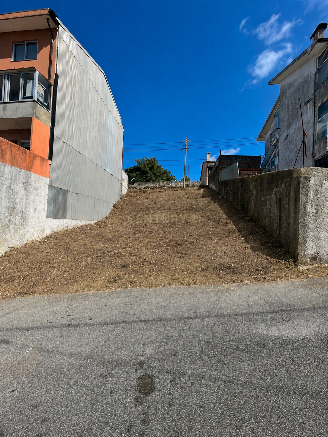 Fotografia 2 de Terreno Urbano com 225 m² | Viabilidade para Moradia de 192 m² de Construção
