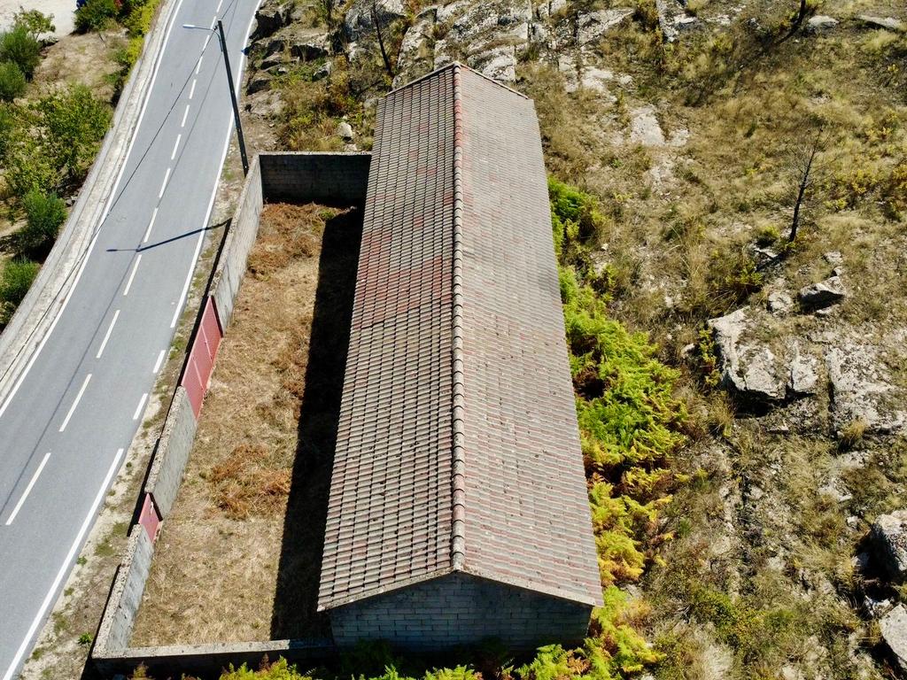 Arrecadação com área exterior em Pinheiro, Aguiar da beira - Image 6