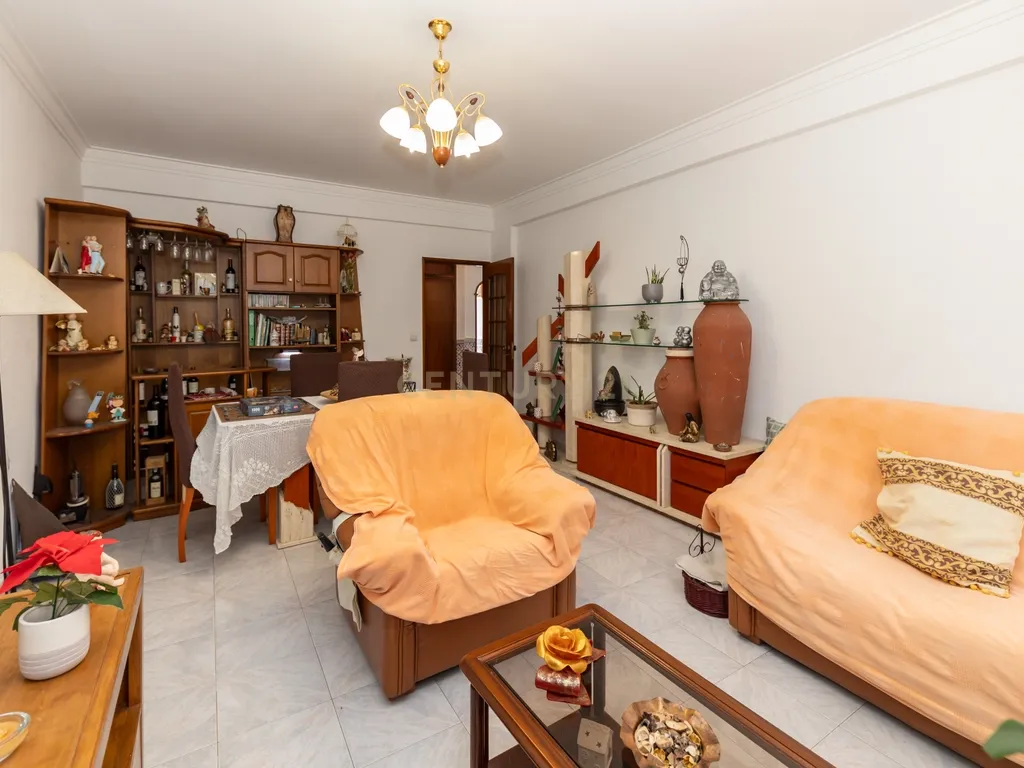 T3 + T1 com Garagem e Logradouro em Corroios, Seixal, Setúbal - Image 11