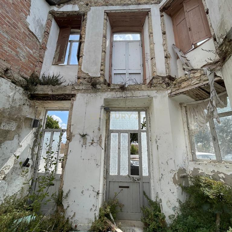 Agregado de três moradias com terreno de 1330m2, no Casal Novo do Rio - Image 12