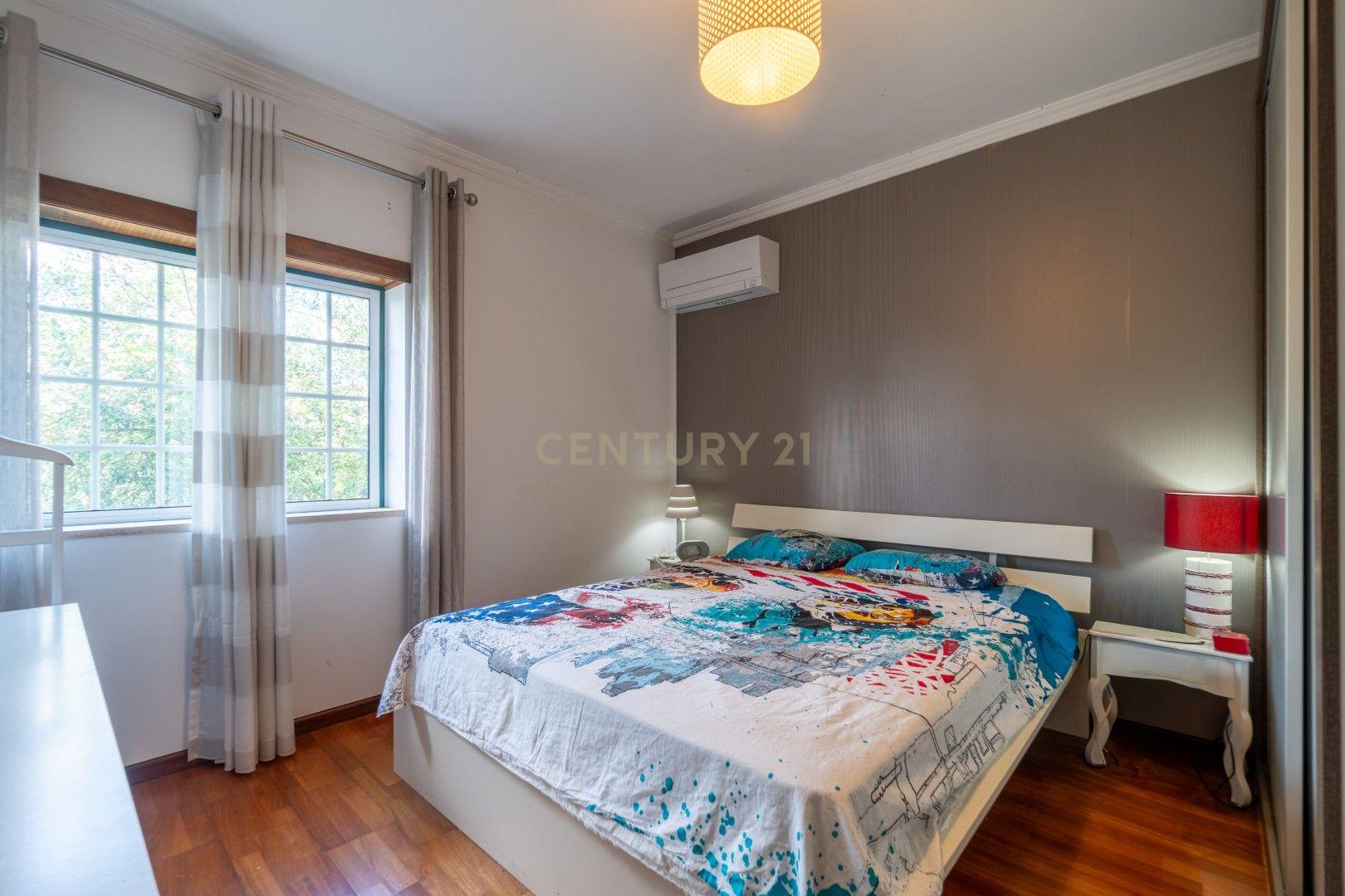 Fotografia 11 de Apartamento T3 - Totalmente mobilado