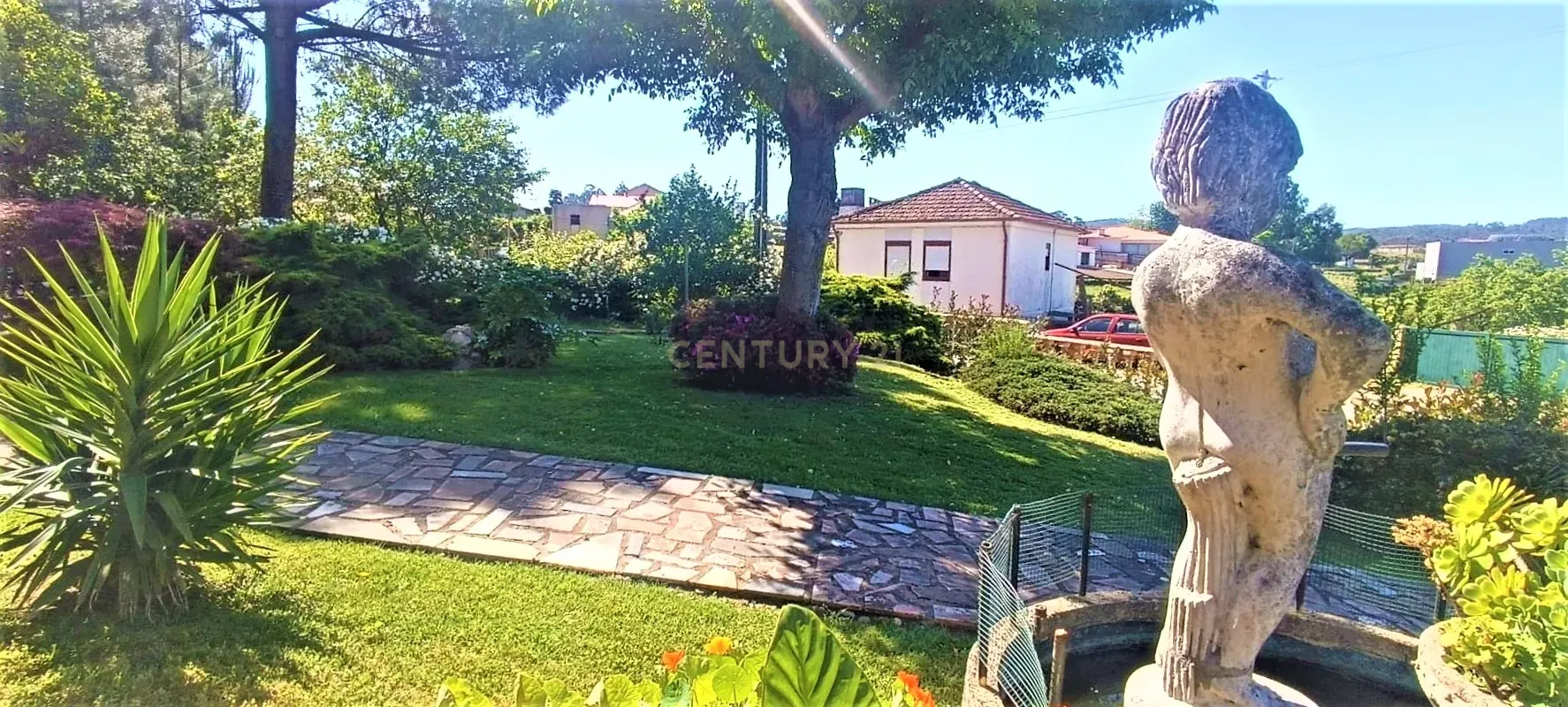 Fotografia 10 de Grande moradia térrea, em Santo Tirso com área de lazer, anexo, jardim e terreno agrícola, Porto