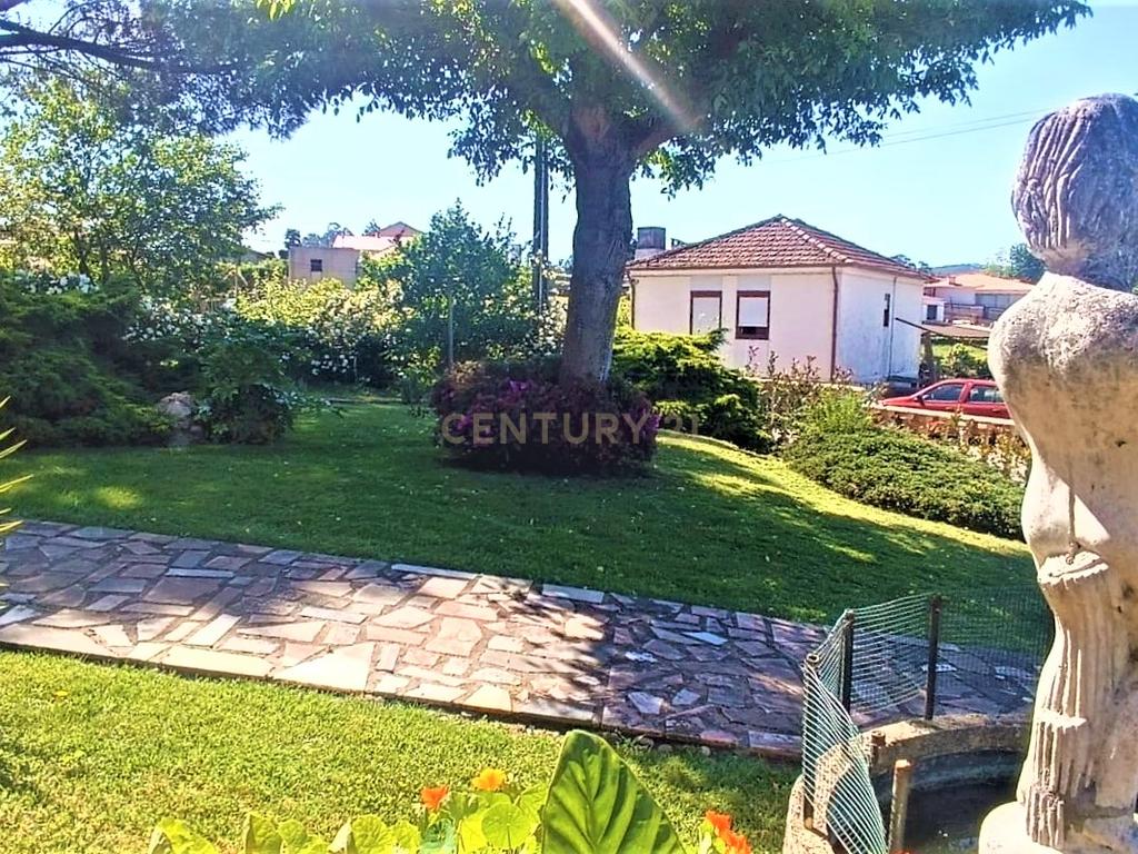 Grande moradia térrea, em Santo Tirso com área de lazer, anexo, jardim e terreno agrícola, Porto - Image 10