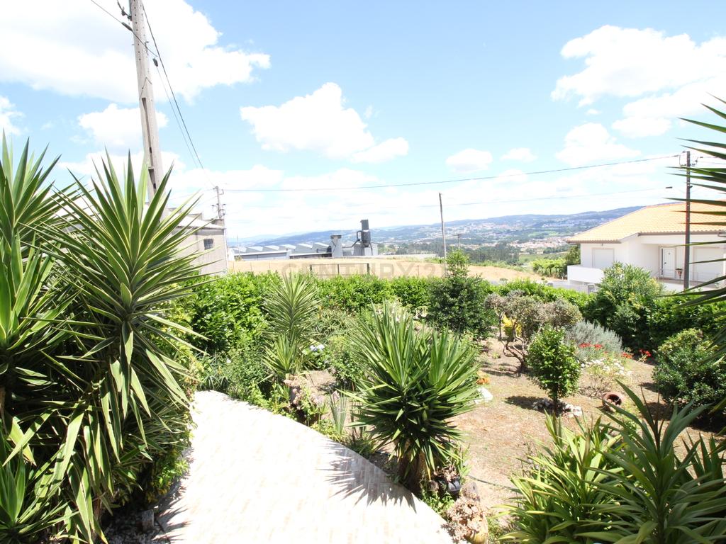 Espetacular Moradia T3 com Jardim e Vista Panorâmica em Paredes - Image 16