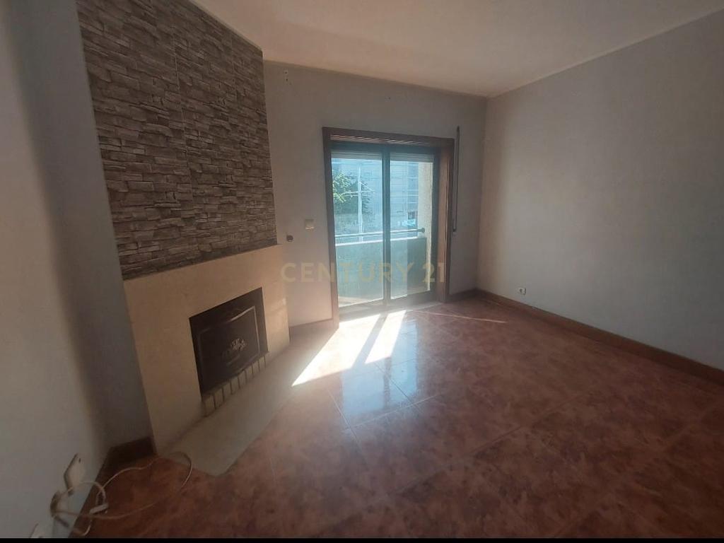 Apartamento T2 em Matosinhos com Garagem e Varanda - Image 2