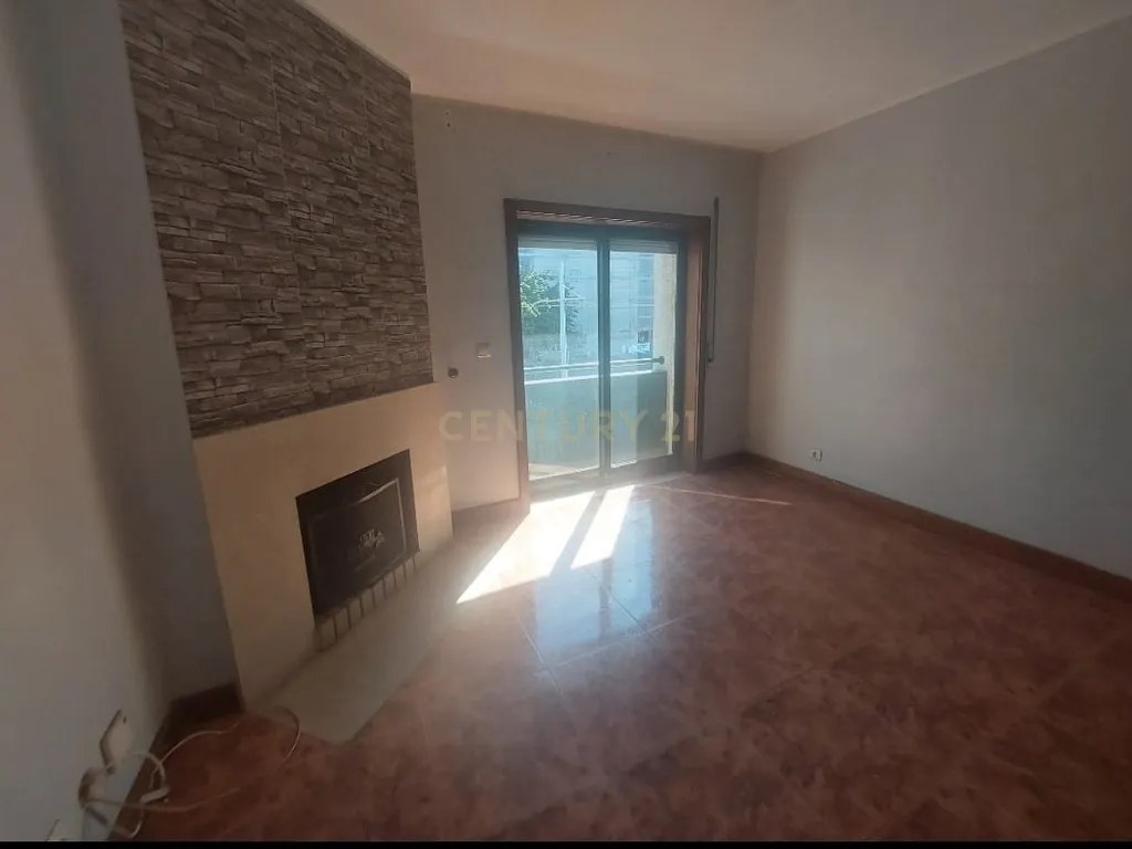 Apartamento T2 em Matosinhos com Garagem e Varanda - Image 2