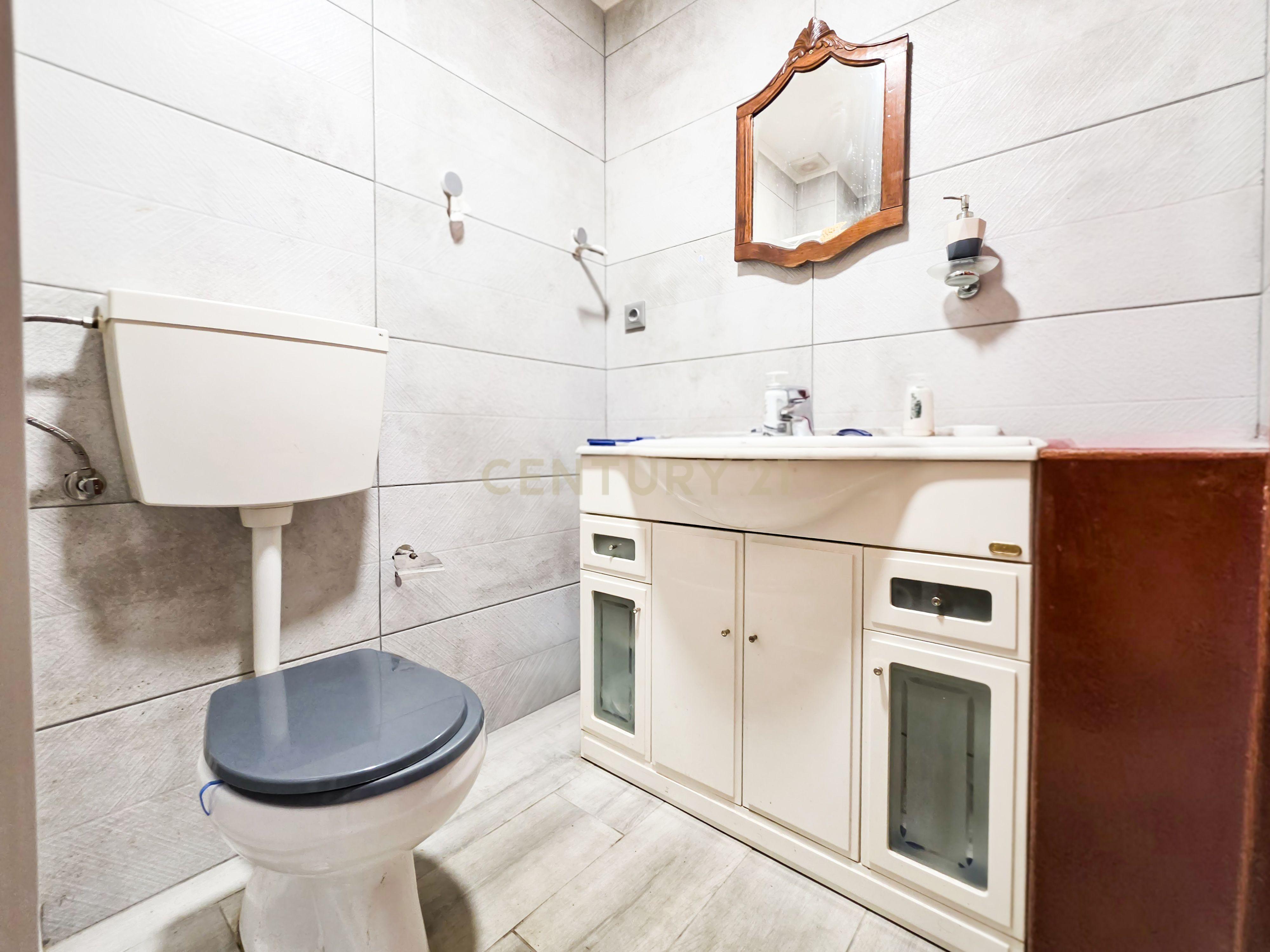 Fotografia 9 de Apartamento T1 com Varanda em Localização Central