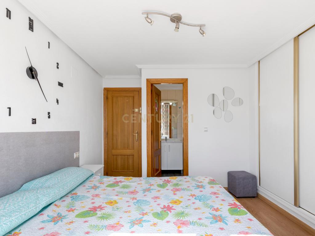 Penthouse com Vista Mar Perto do Centro de Torrevieja - Image 14