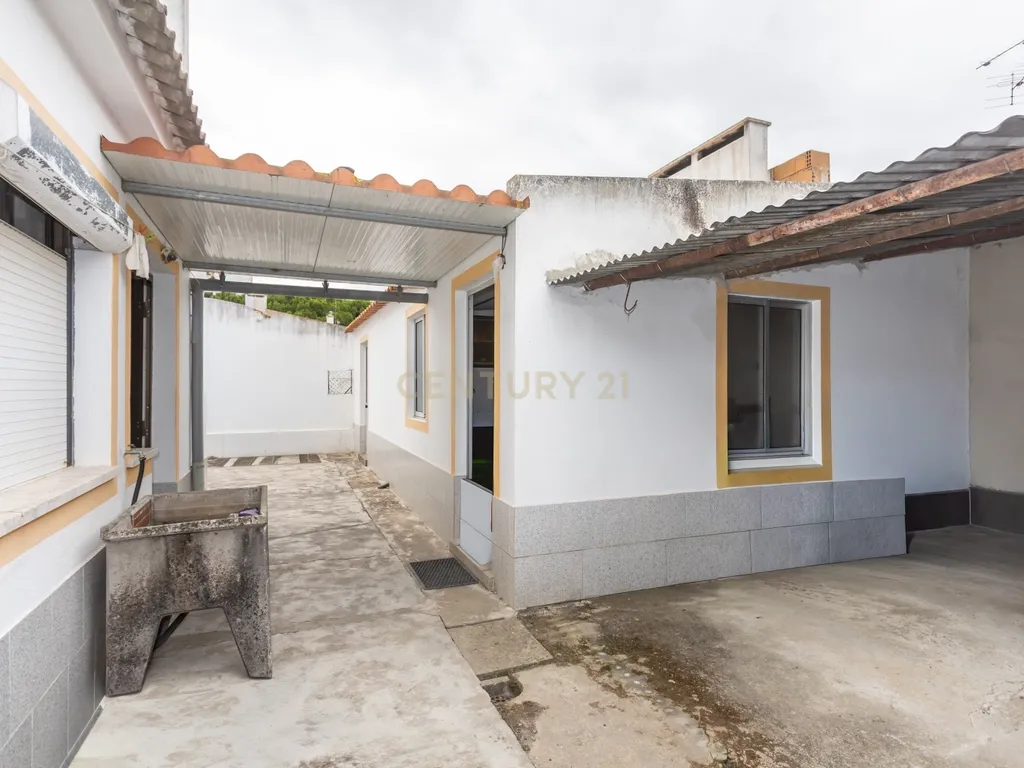 Moradia T3 com Sótão, Quintal e Excelente Potencial – Bairro Montevil, Alcácer do Sal - Image 7