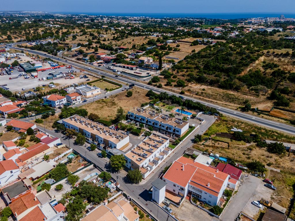 Moradia T3, com piscina, inserida num Condomínio Familiar – Ferreiras, Albufeira - Image 29