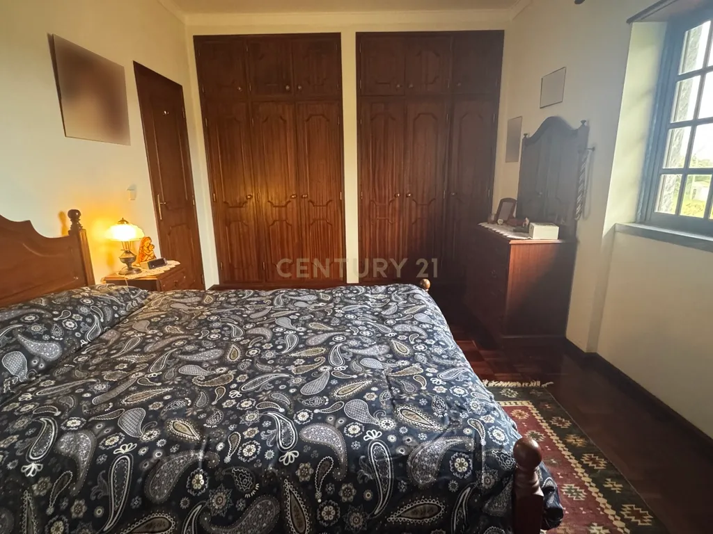 Espetacular Moradia T4 com Jardim e Vista Campestre em Alenquer - Image 22