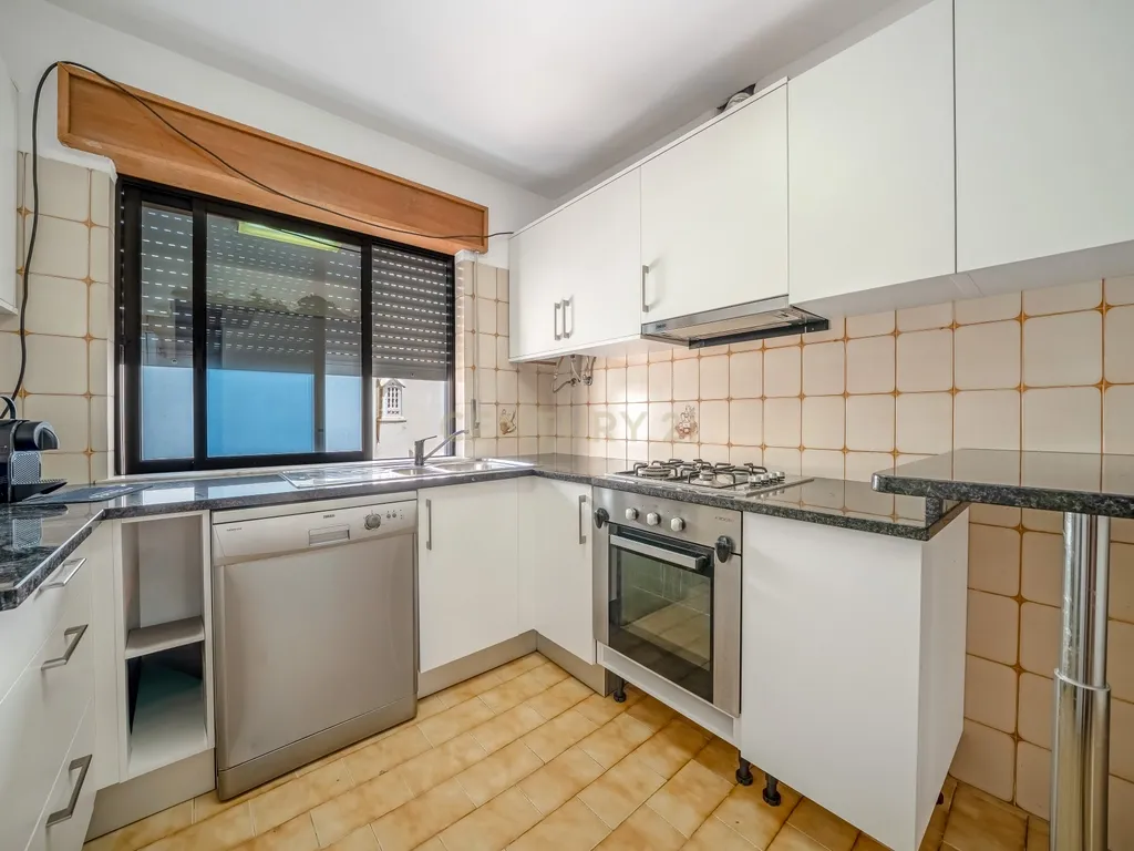 Apartamento T3 de 95m2 no Centro de Alcantarilha - Image 2