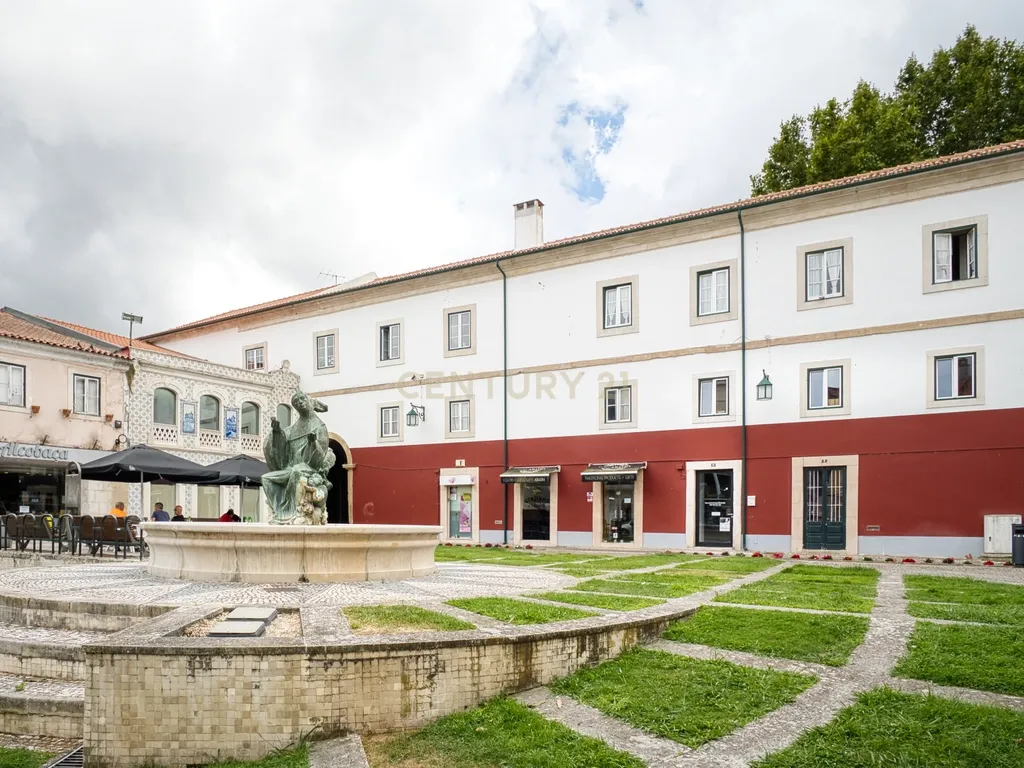 Espaço Comercial ou Habitação com História no Coração de Alcobaça - Image 2