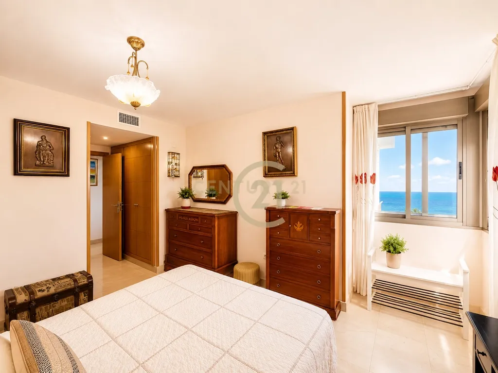 Apartamento em Primeira Linha de Praia com Vistas Frontais para o Mar – 3 Quartos, Garagem e Arrecadação - Image 13