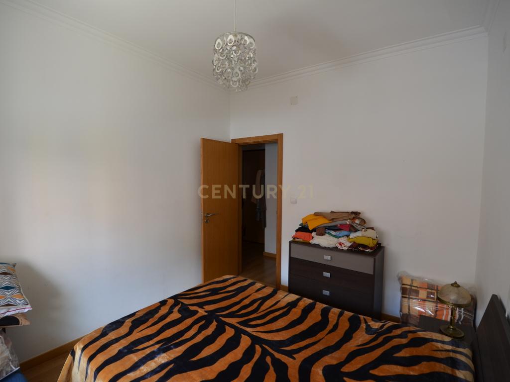 Apartamento T3 com Terraço/Pátio - Amadora  - Image 7