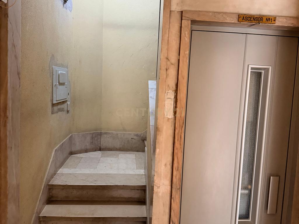 Apartamento T2 renovado em Lisboa com varanda - Image 15