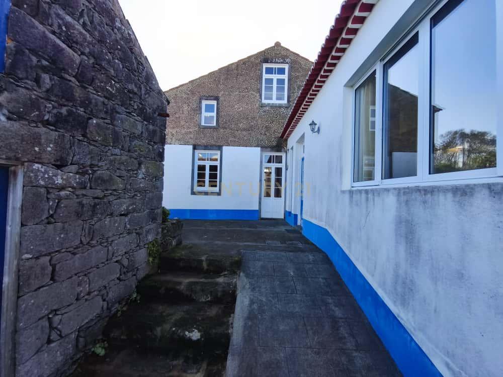 Rústico de Luxo – Moradia Renovada com Vista Mar Deslumbrante - Image 6
