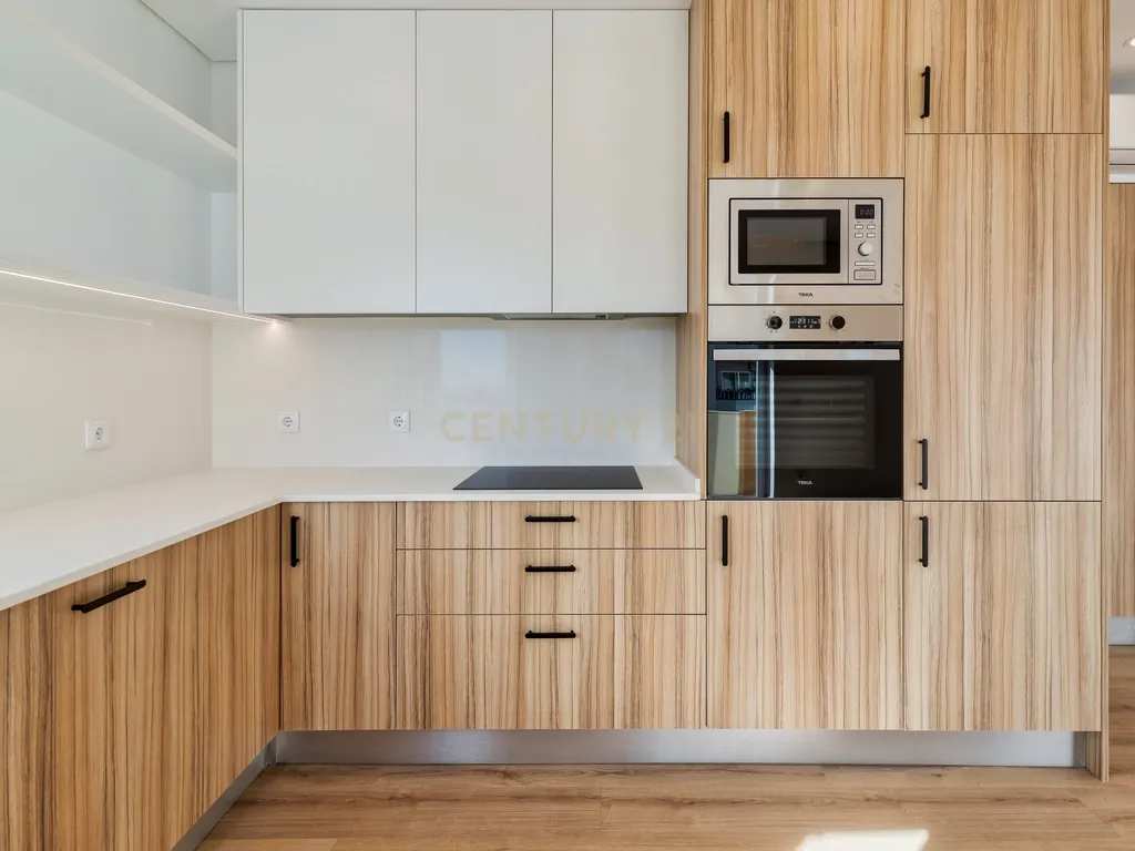 Apartamento T3 Renovado com Vista Panorâmica – Investimento com Rendimento Imediato - Image 2