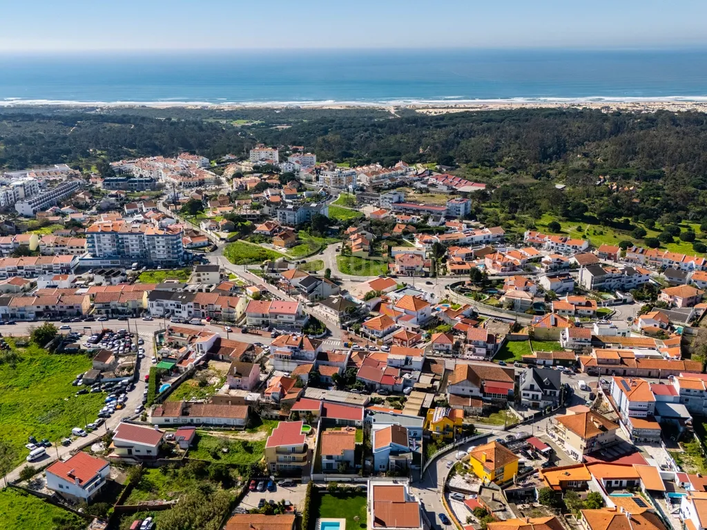 Moradia familiar T6 com anexo T1 independente, num lote com 510m² no Botequim – Charneca da Caparica, Almada - Image 2