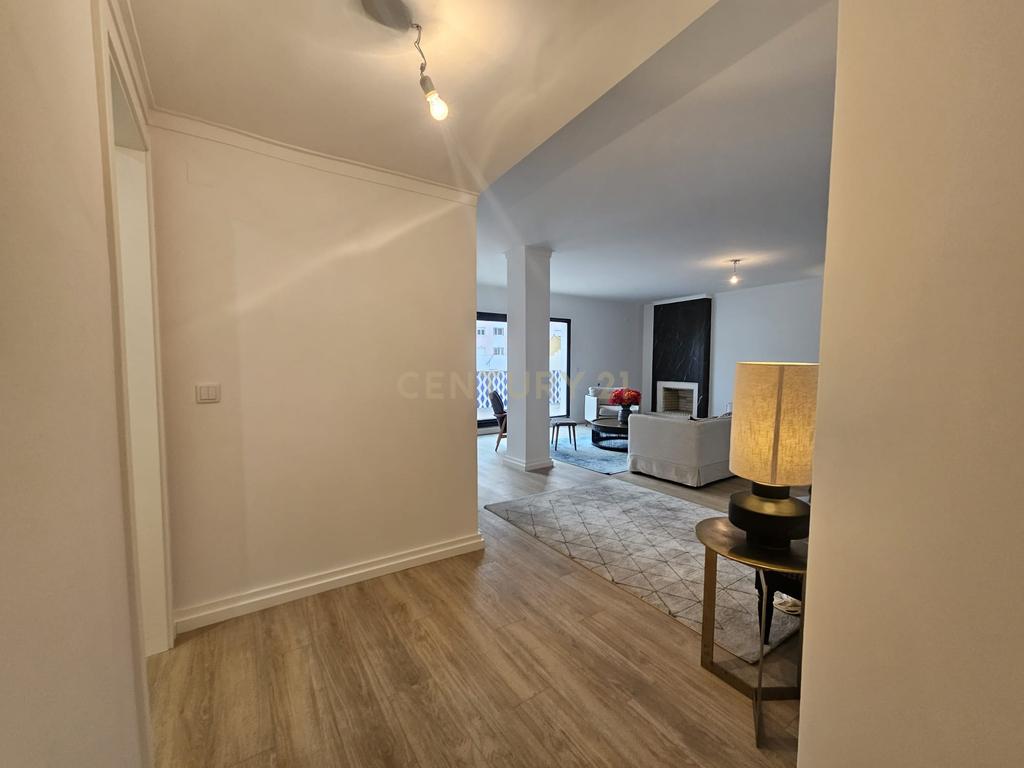 Luxuoso Apartamento T3 com terraço em Arroios, Lisboa - Image 3