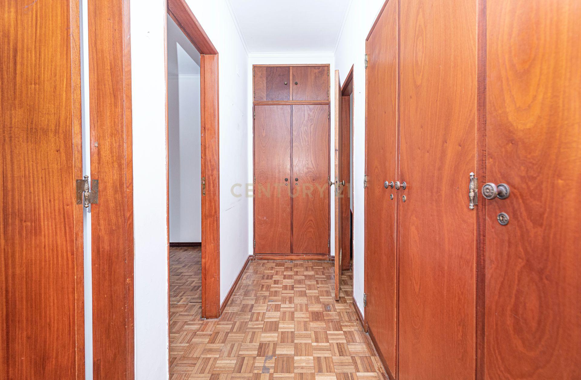 Fotografia 12 de Apartamento T2 em Oeiras com Varanda e Boa Exposição Solar