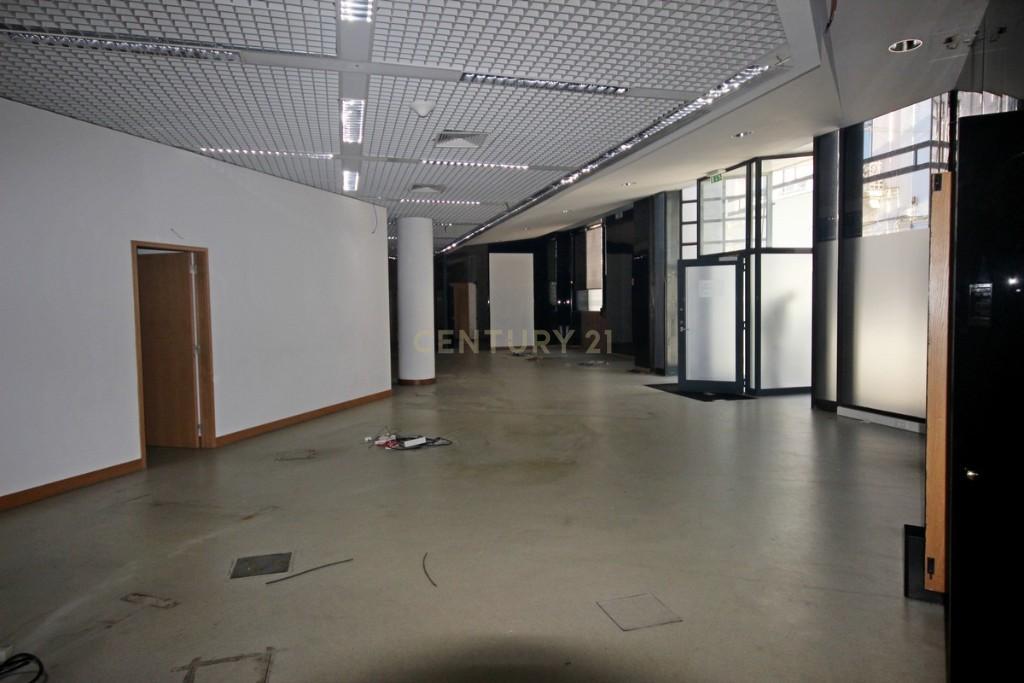 Loja para Comércio/Serviços na Zona Histórica de Santarém - Image 7