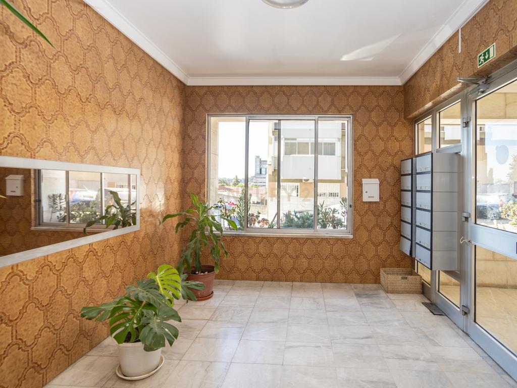 Apartamento T3 em Almada com Excelente Localização - Image 7