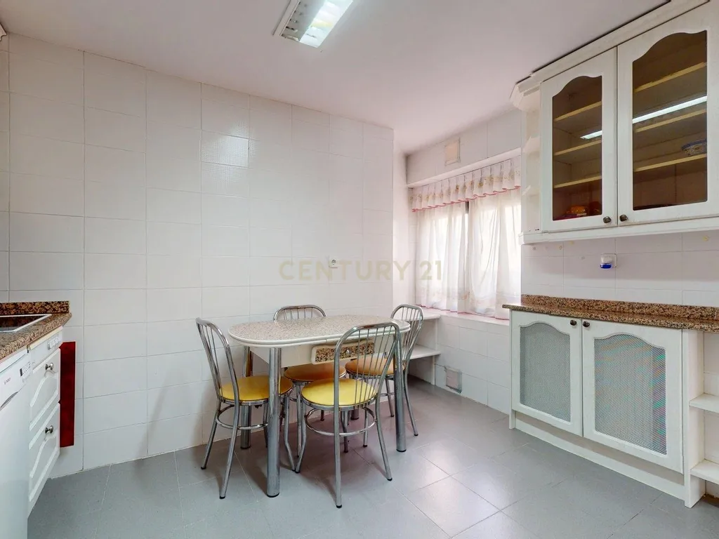 Moderno Apartamento T4 em San Fernando de Henares, Madrid - Image 11