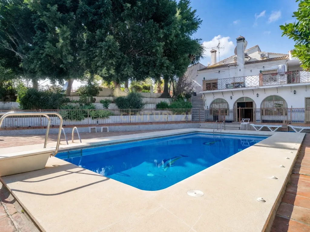 Propriedade única com 2 habitações independentes, piscina e zona desportiva em Alhaurín de la Torre - Image 50