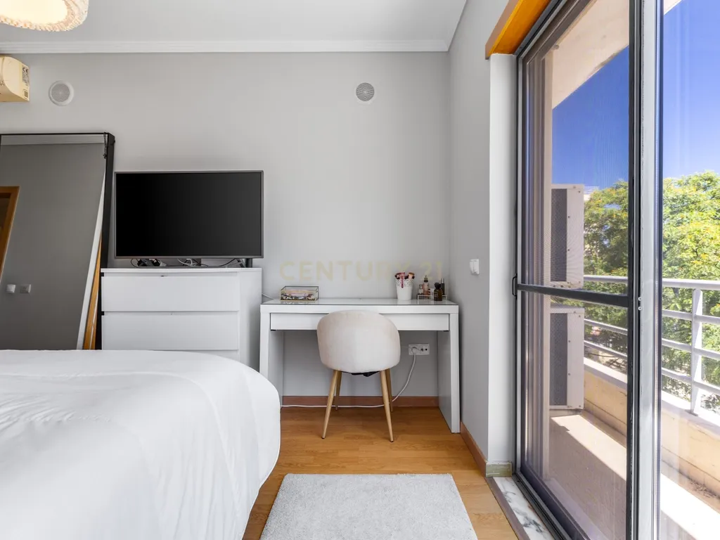 Apartamento T3 com Garagem na Quinta João de Ourém — Olhão - Image 19