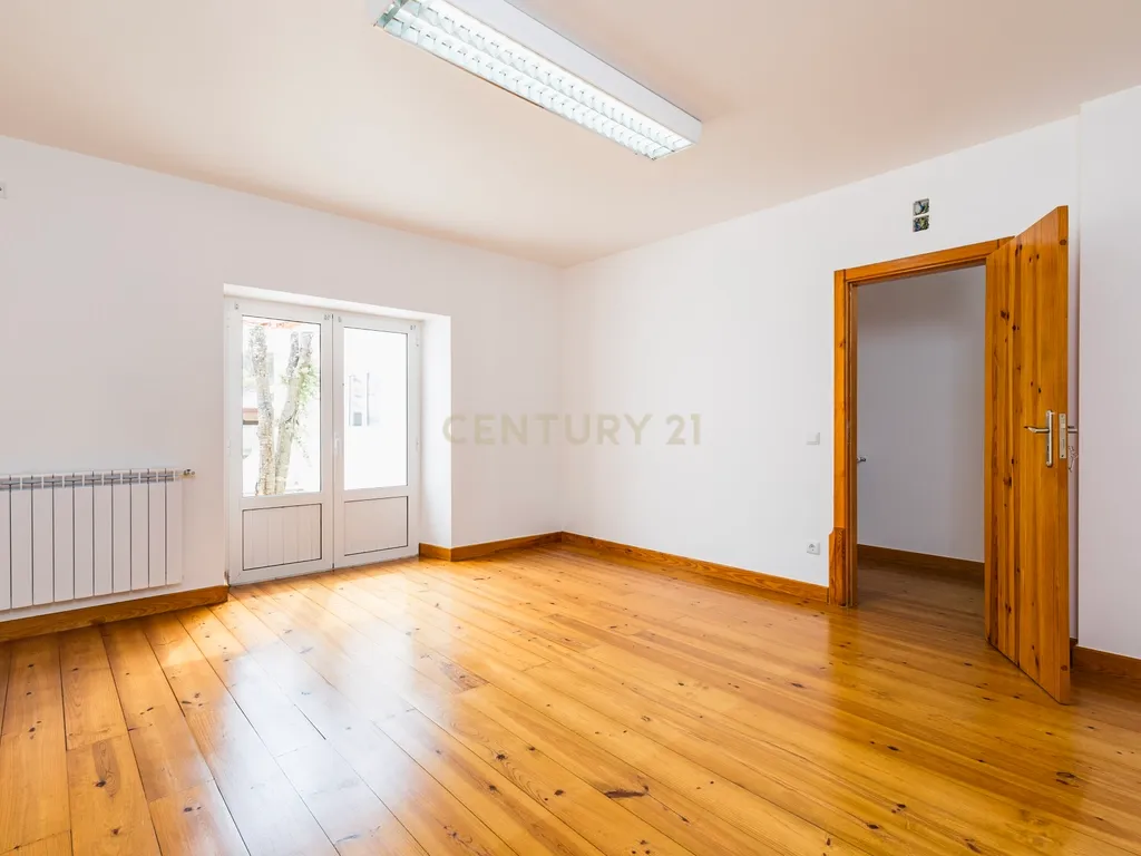 Moradia T3 com Piscina e Vistas para a Natureza – Chainça | Leiria - Image 15