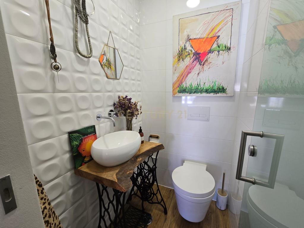 Apartamento T3 Transformado em T2 com Acabamentos de Luxo no Centro do Laranjeiro - Image 18