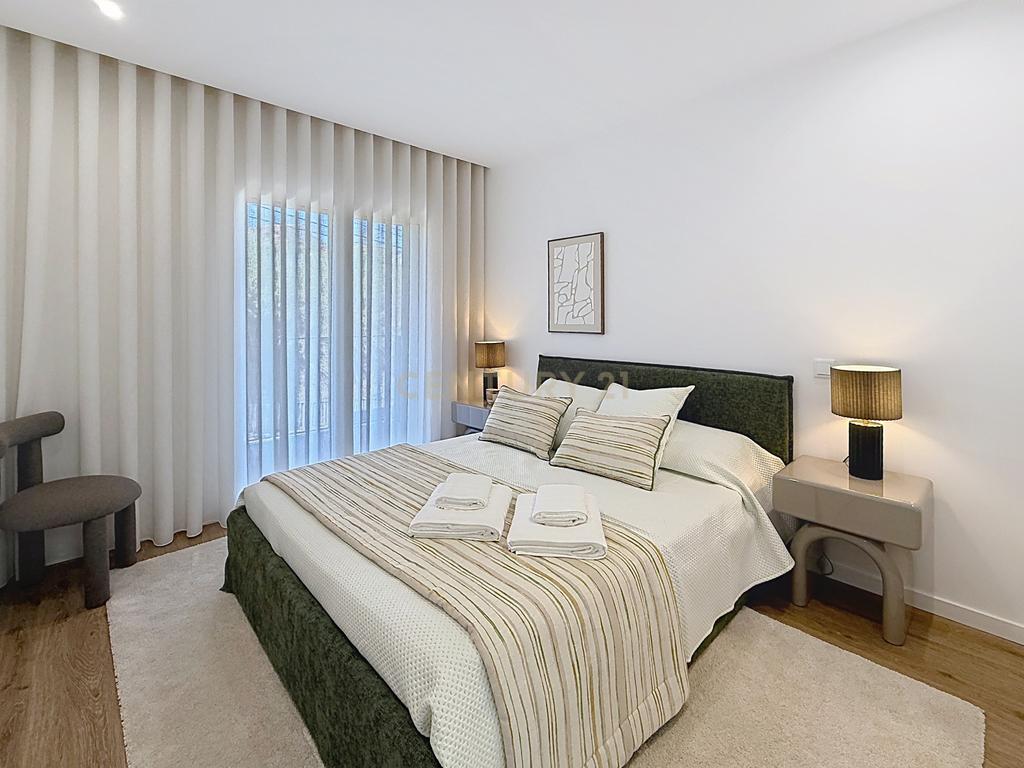 Apartamento Novo com Terraço e Piscina Privativa em Nazaré - Image 29
