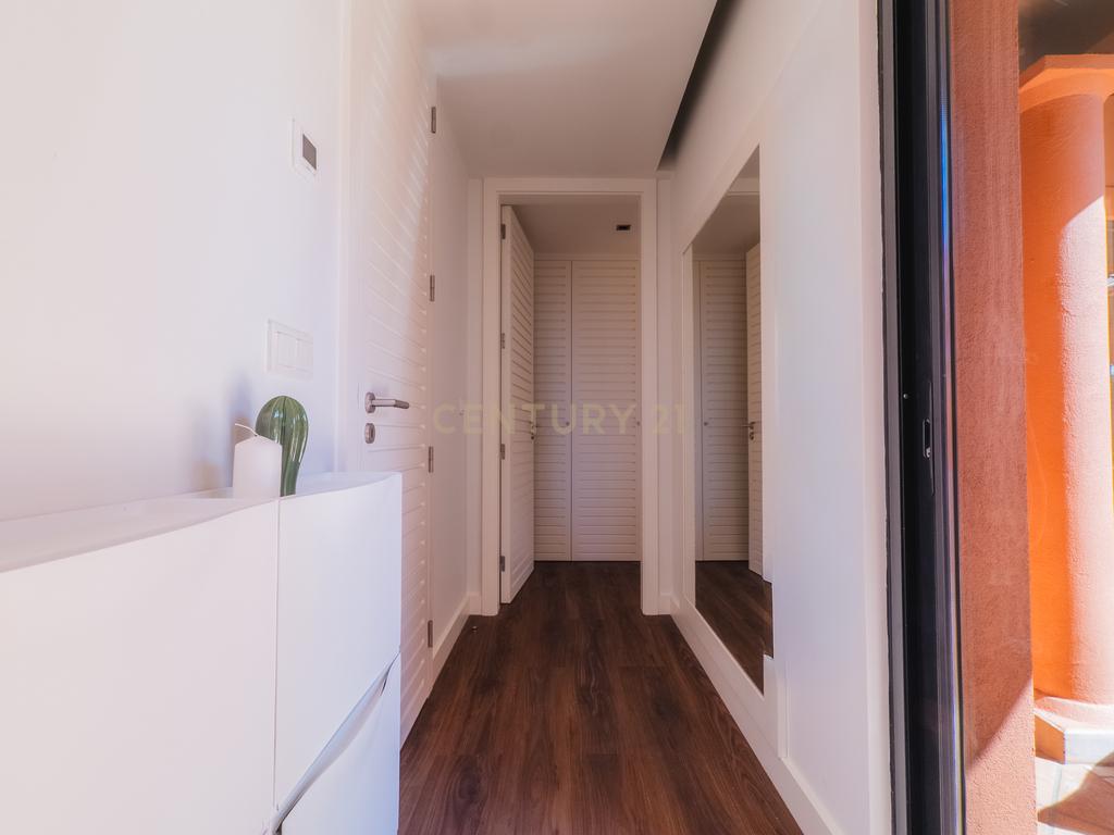 Moradia Independente com 3 Suites, Amendoeira Golf Resort, Piscina, Jardim, Alcantarilha. - Image 14