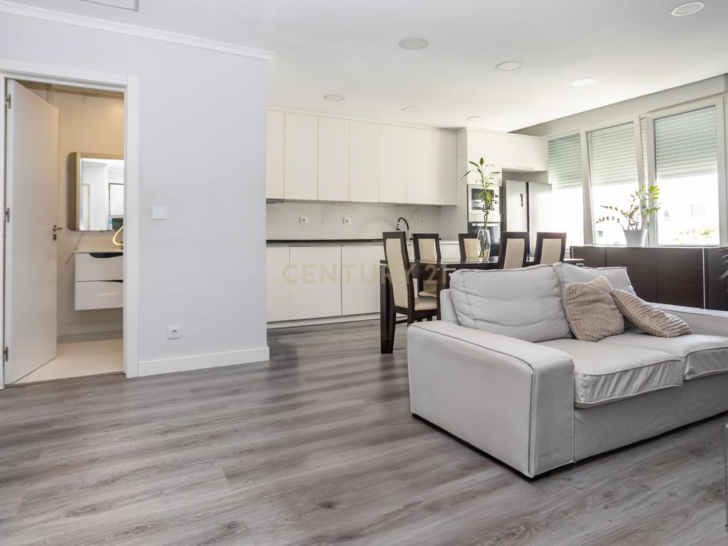 Apartamento T3 mais sótao, num 1 andar em Amora - Seixal - Image 24