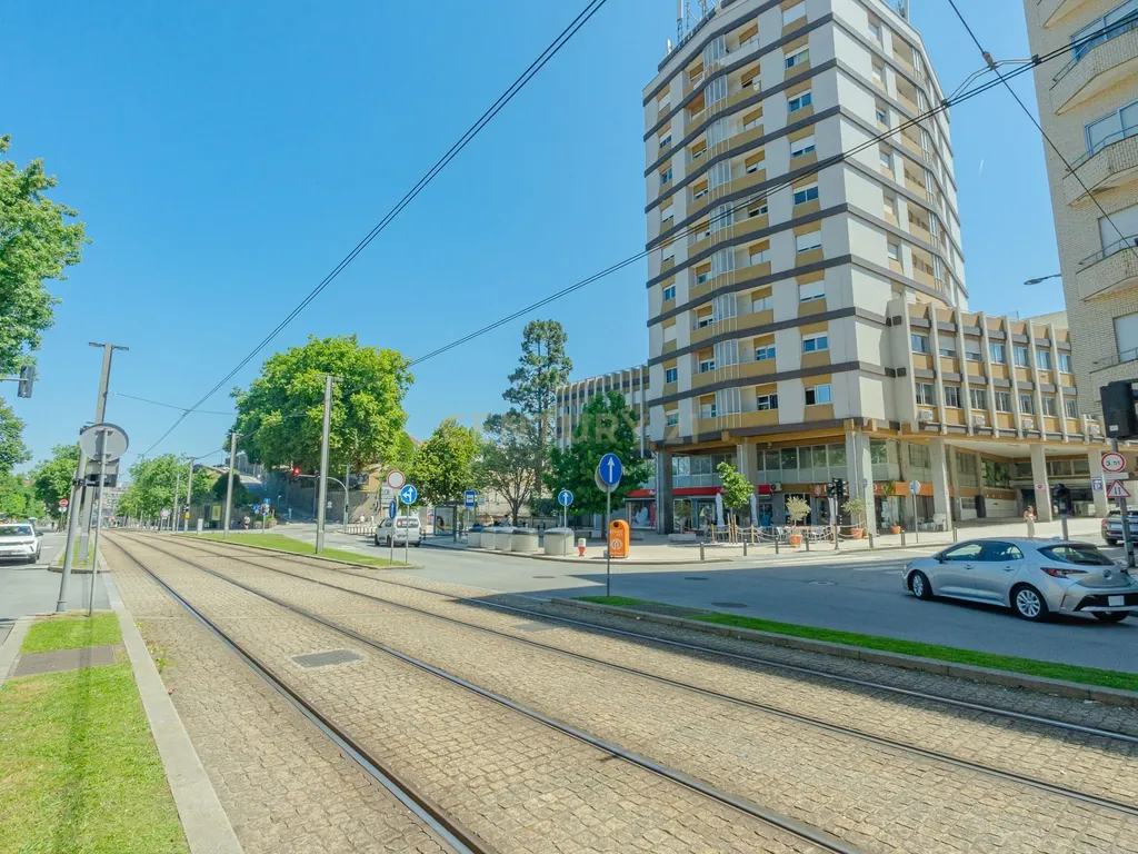 PRÉDIO EM PROPRIEDADE TOTAL Junto ao Jardim do Morro | Vila Nova de Gaia - Image 23