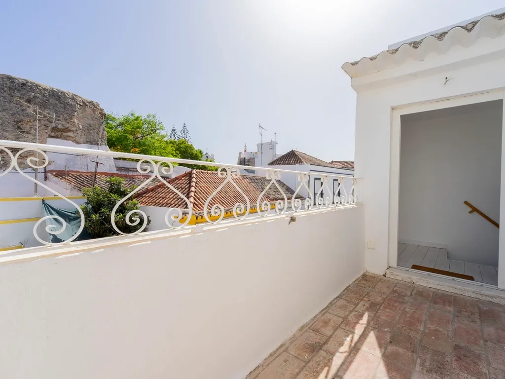 Moradia tradicional T1 com terraço, no centro histórico de Tavira - Image 14