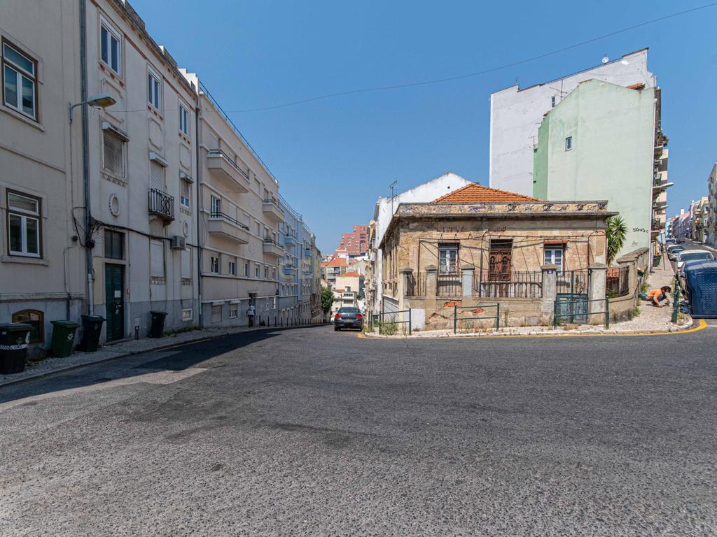 Apartamento T2 de Charme com vista rio e estacionamento em São Vicente, Lisboa - Image 31
