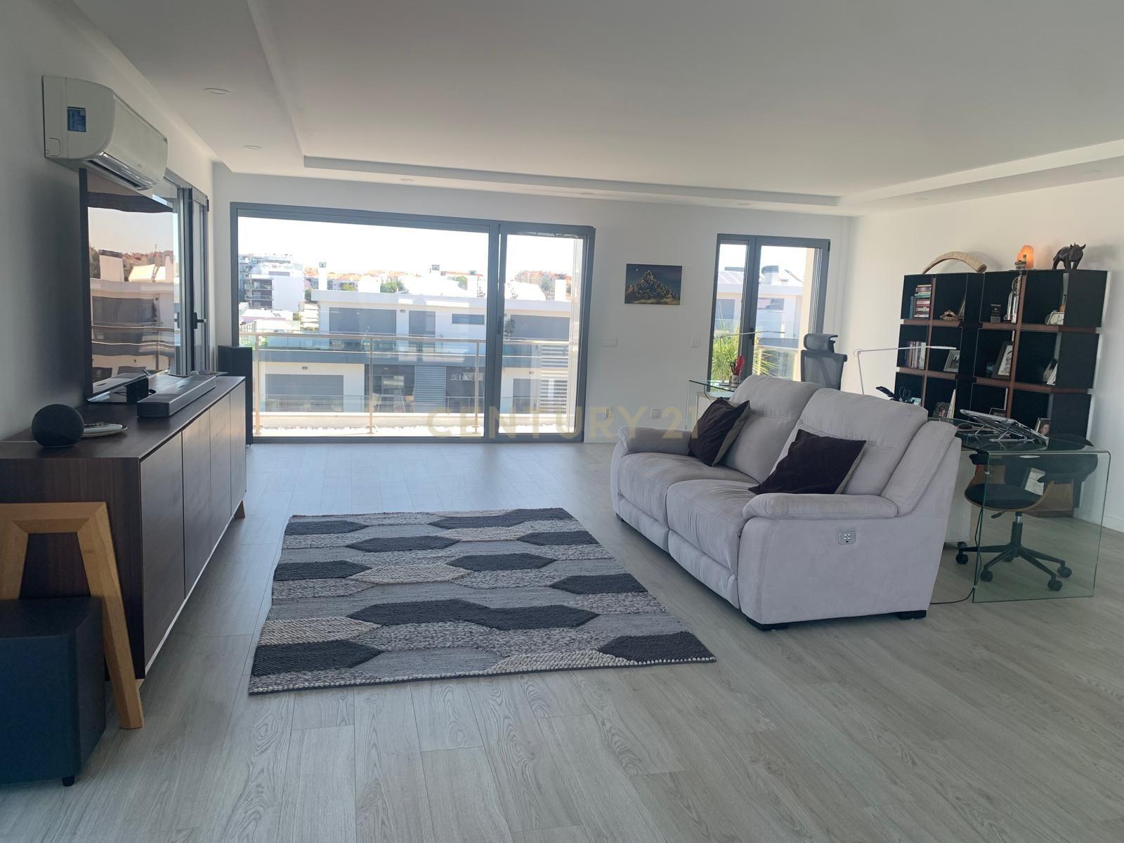 Penthouse de Luxo T3 com Suíte e Loft – Quinta de Santa Teresa, Charneca - Image 16