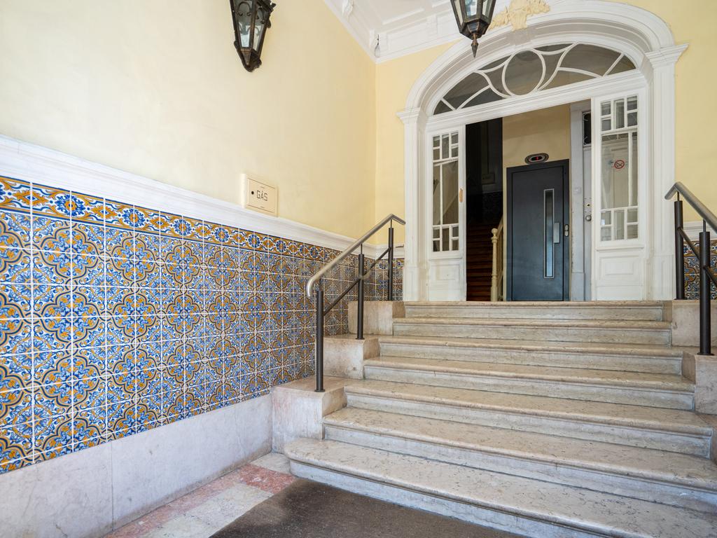 Apartamento Único com Vista sobre o Campo Pequeno – Lisboa - Image 37