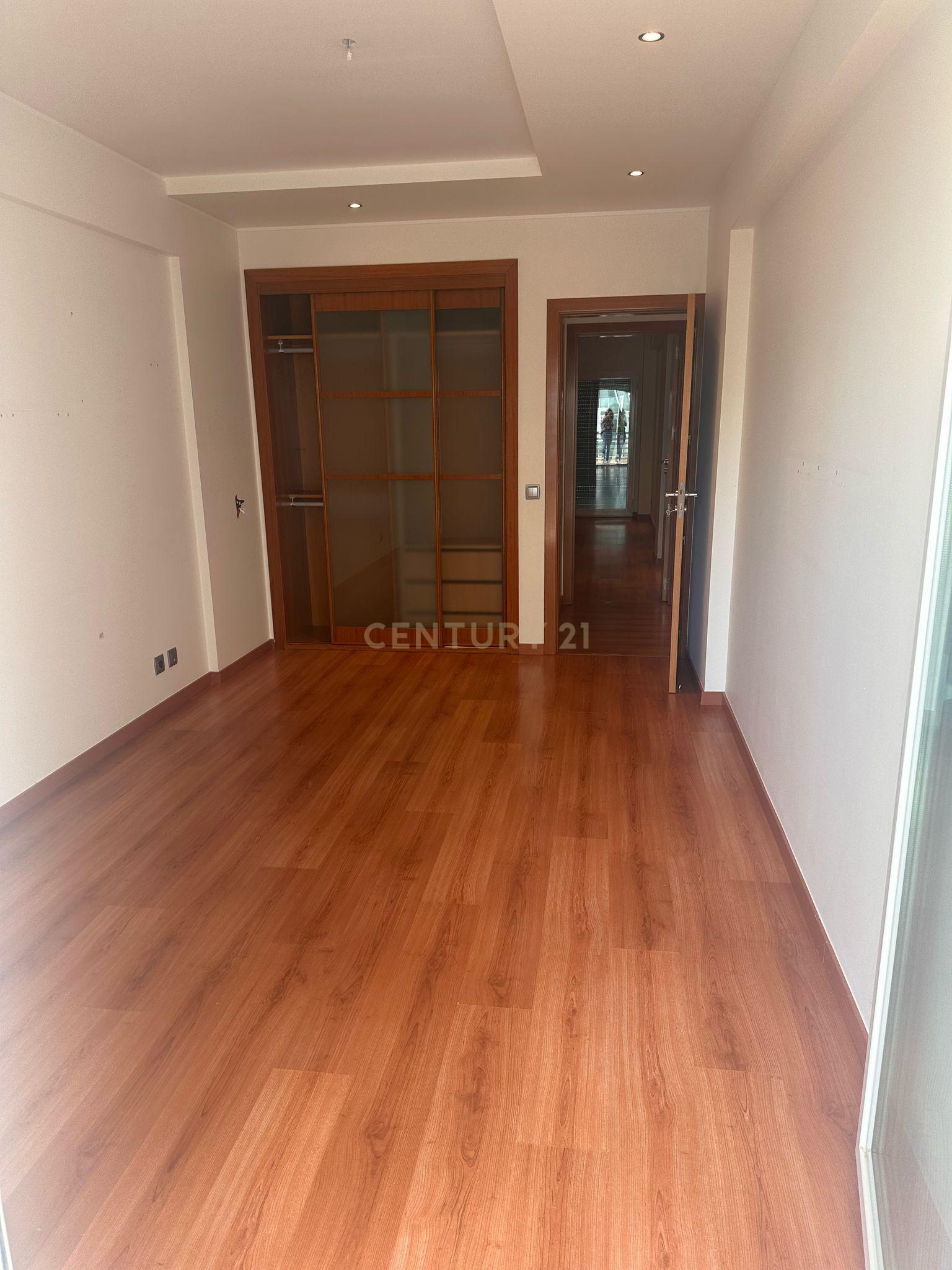 Apartamento T3 em Vialonga, com Garagem e Elevador - Image 14