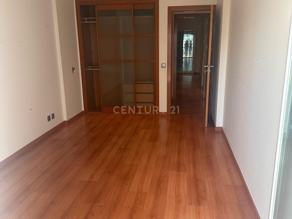 Apartamento T3 em Vialonga, com Garagem e Elevador - Image 14