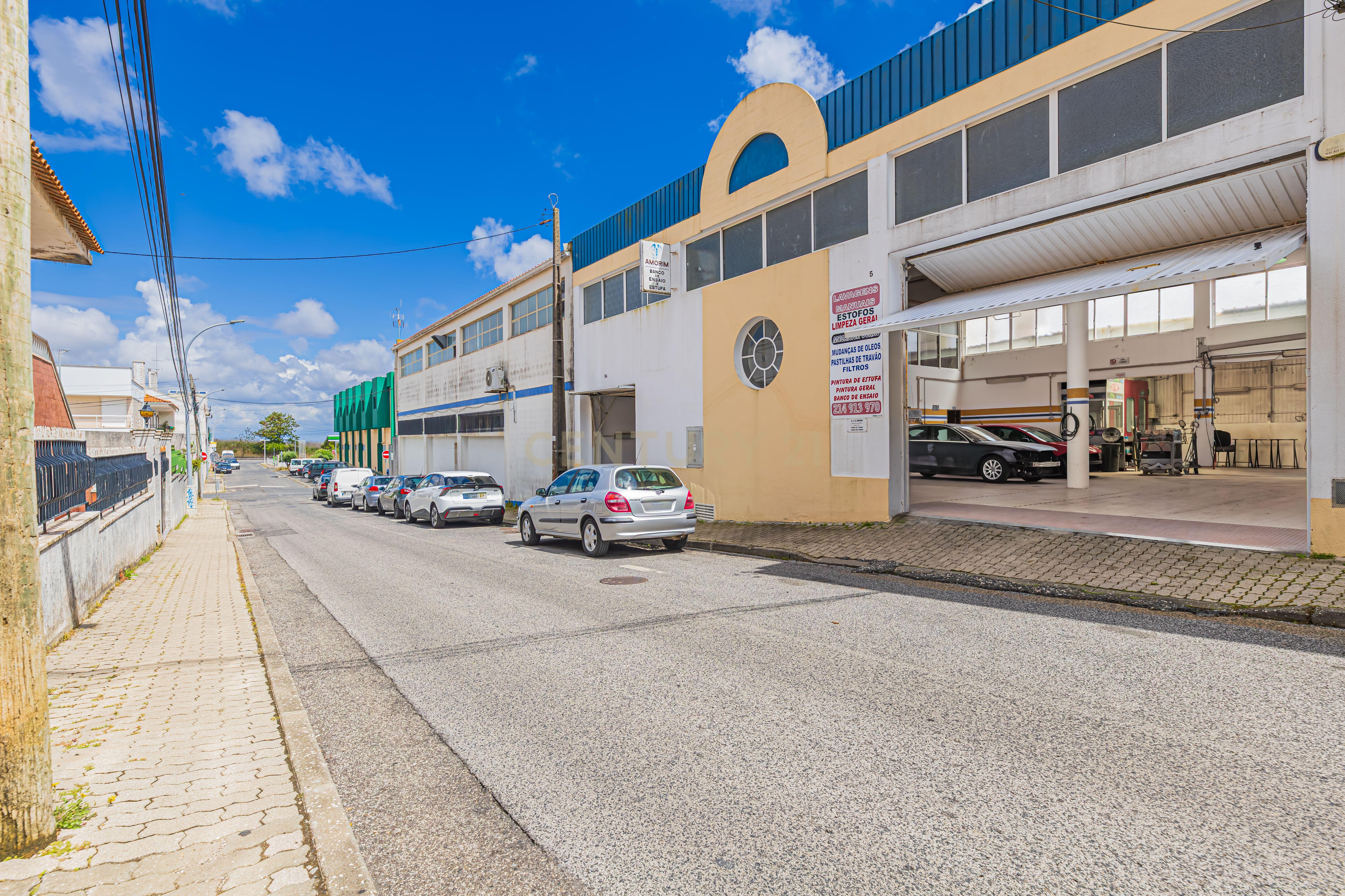 Trespasse Armazém Amplo com Oficina Totalmente Funcional Amadora