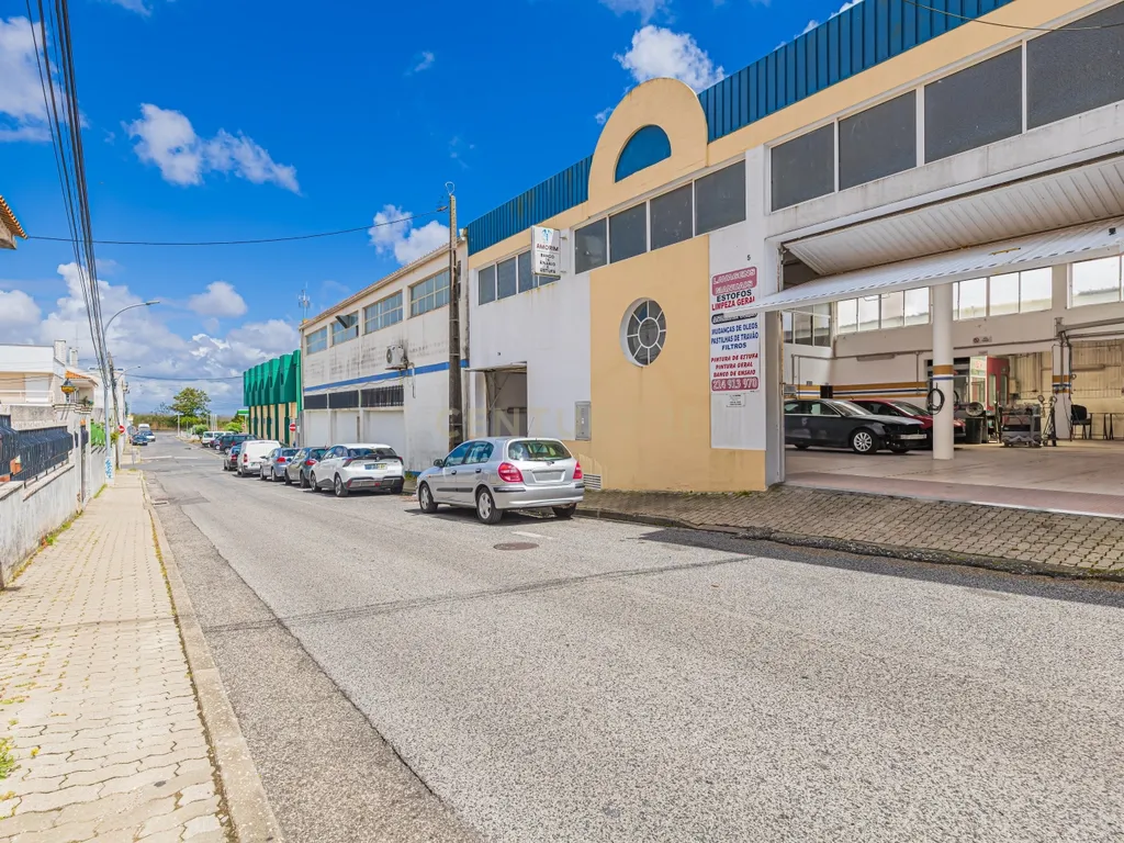 Trespasse Armazém Amplo com Oficina Totalmente Funcional Amadora - Image 1
